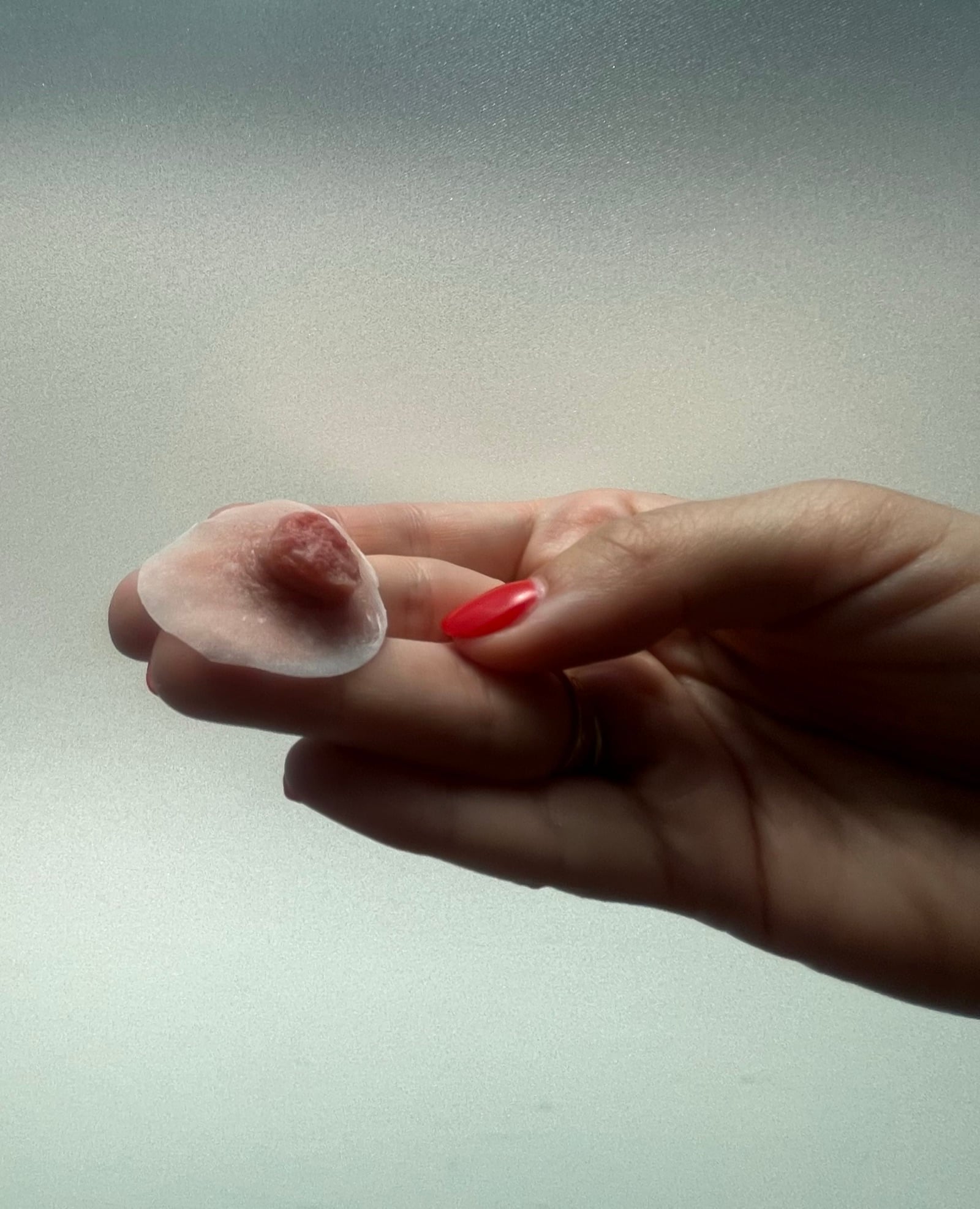 Prothèse mamelonnaire en silicone sur mesure The Nipples Lab, certifiée dispositif médical CE Classe 1 : mamelon prothétique artisanal France